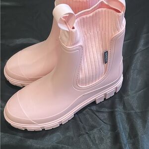 Stylish Pink Winter Boots for Women